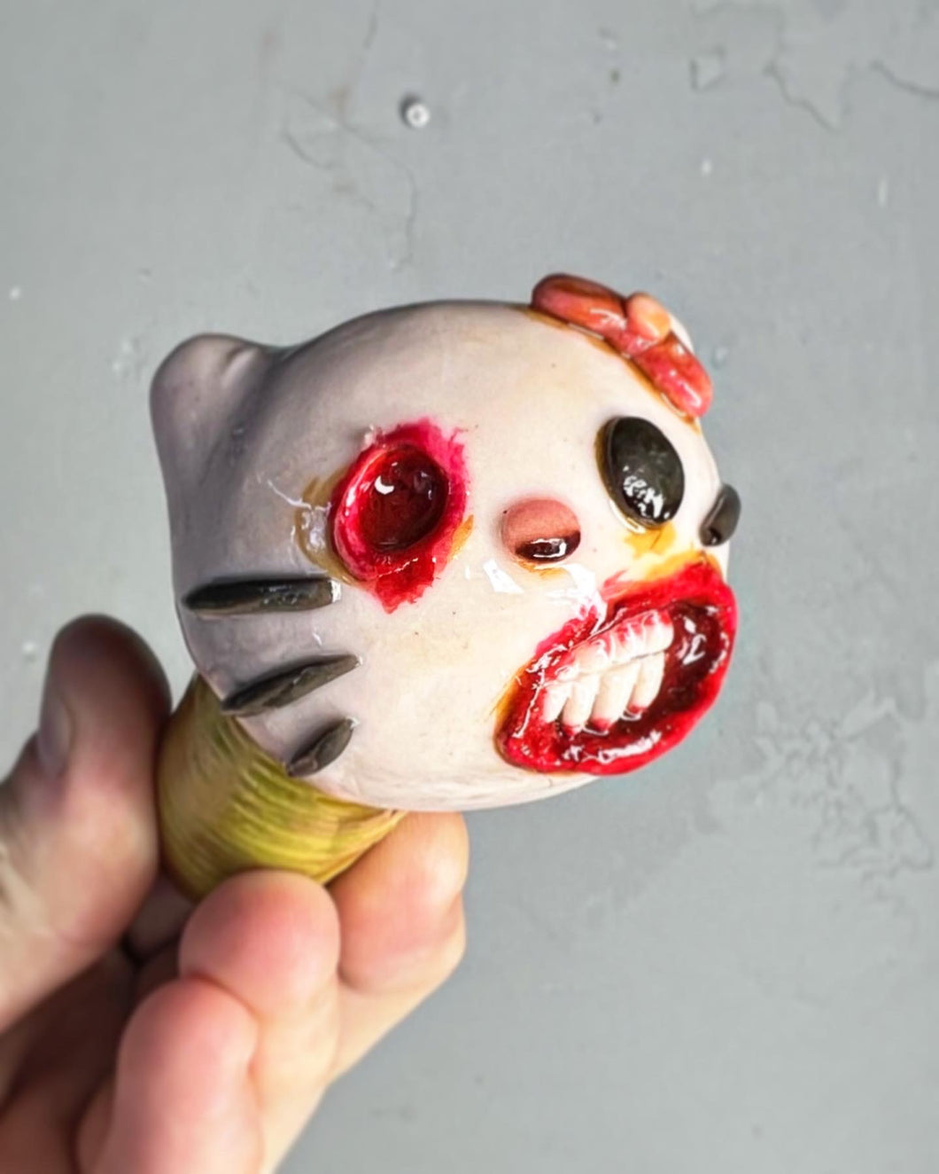 Zombie Hello Kitty: Spoon Pipe